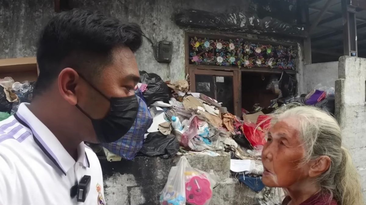 Nenek Suliwati Puluhan Tahun Tinggal Sebatang Kara Dalam Rumah Penuh Sampah [YouTube Bang Brew TV]