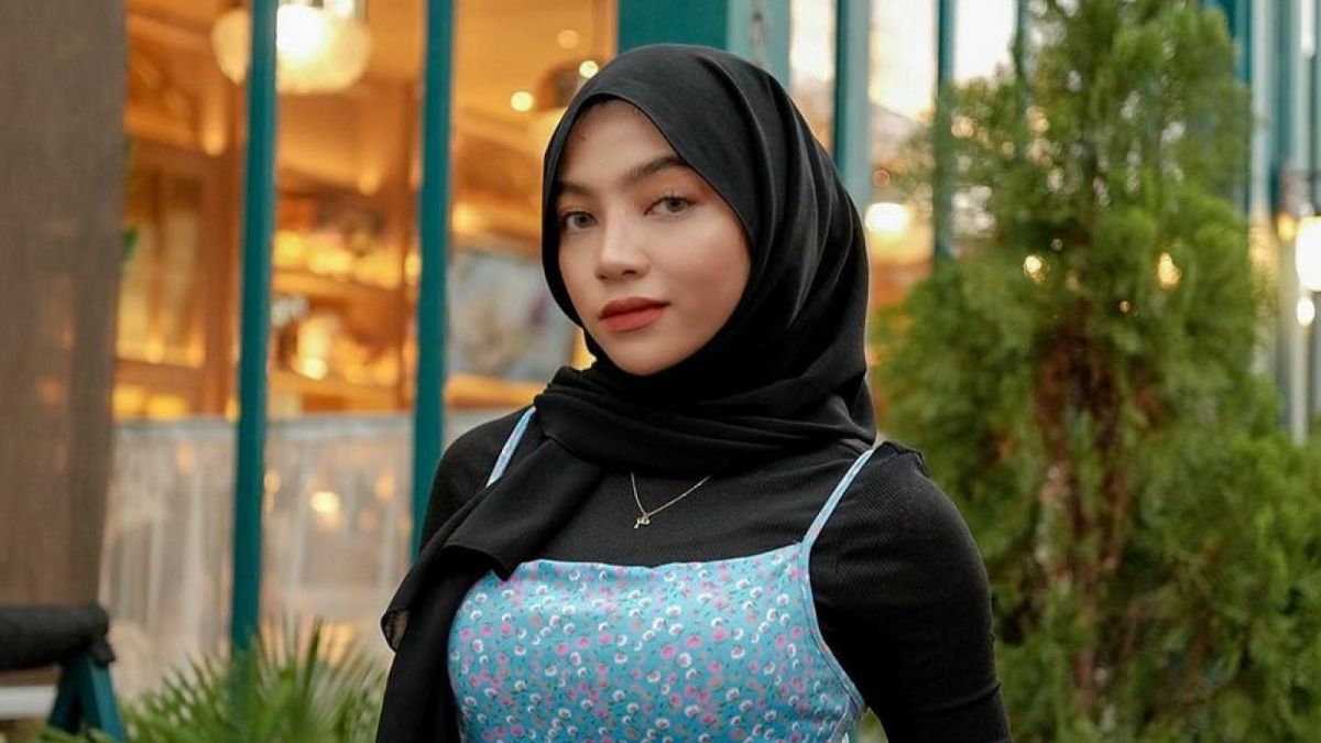 Profil Oklin Fia, TikToker Seksi yang Diduga Sering di DM Ammar Zoni