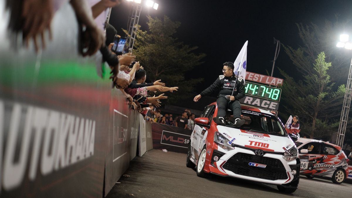 Toyota Gazoo Racing Indonesia (TGRI) ikut lomba di MLDSPOT Autokhana Kejurnas Slalom 2023 Seri ke-2 di Mall Pelayanan Publik (MPP), Sidoarjo, Jawa Timur, Sabtu (27/5). [TAM]