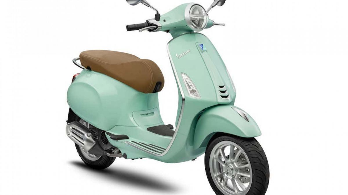 Vespa Primavera warna Green Relax [PT Piaggio Indonesia]