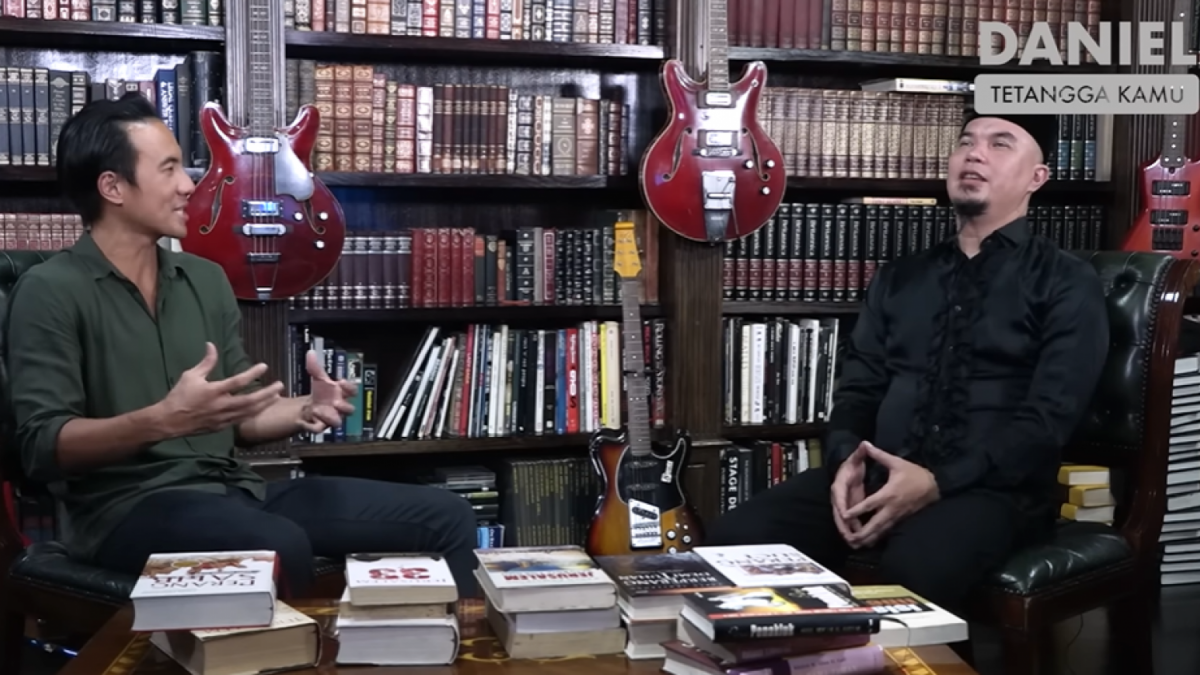 Ahmad Dhani saat diwanwancara Daniel Mananta di kanal YouTube Daniel Mananta Network [Tangkapan layar video YouTube Daniel Mananta Network]