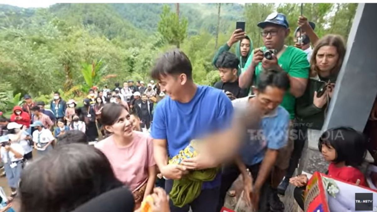 Tatapan Syahnaz Sadiqah pada Rendy Kjaernett [Youtube/Trans TV Official]