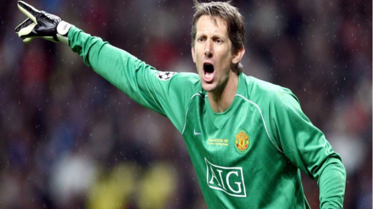 Edwin van der Sar ketika perkuat Manchester United [Twitter/ @elchiringuitotv]