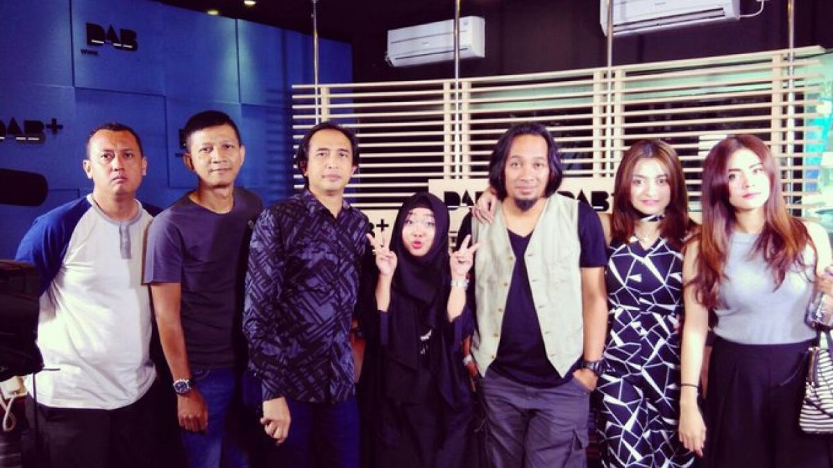 Nathalie Holscher [https://twitter.com/nathaliehols]