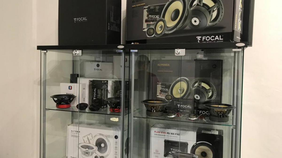 Display produk audio mobil di Tones Garage [Tim Selebtek]