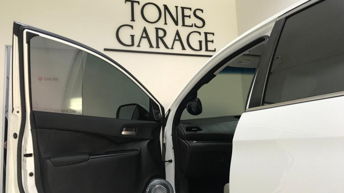 Ruang instalasi audio di Garage Tones [Tim Selebtek]