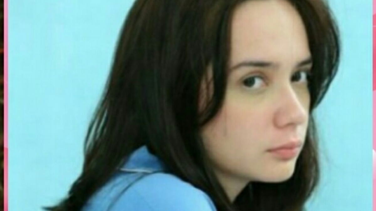 Putri Anne terlihat cantik meski tanpa makeup