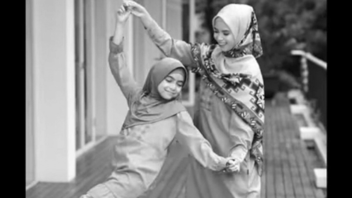 Potret Sienna anak Marshanda berhijab [(Instagram @nesyanabila)]