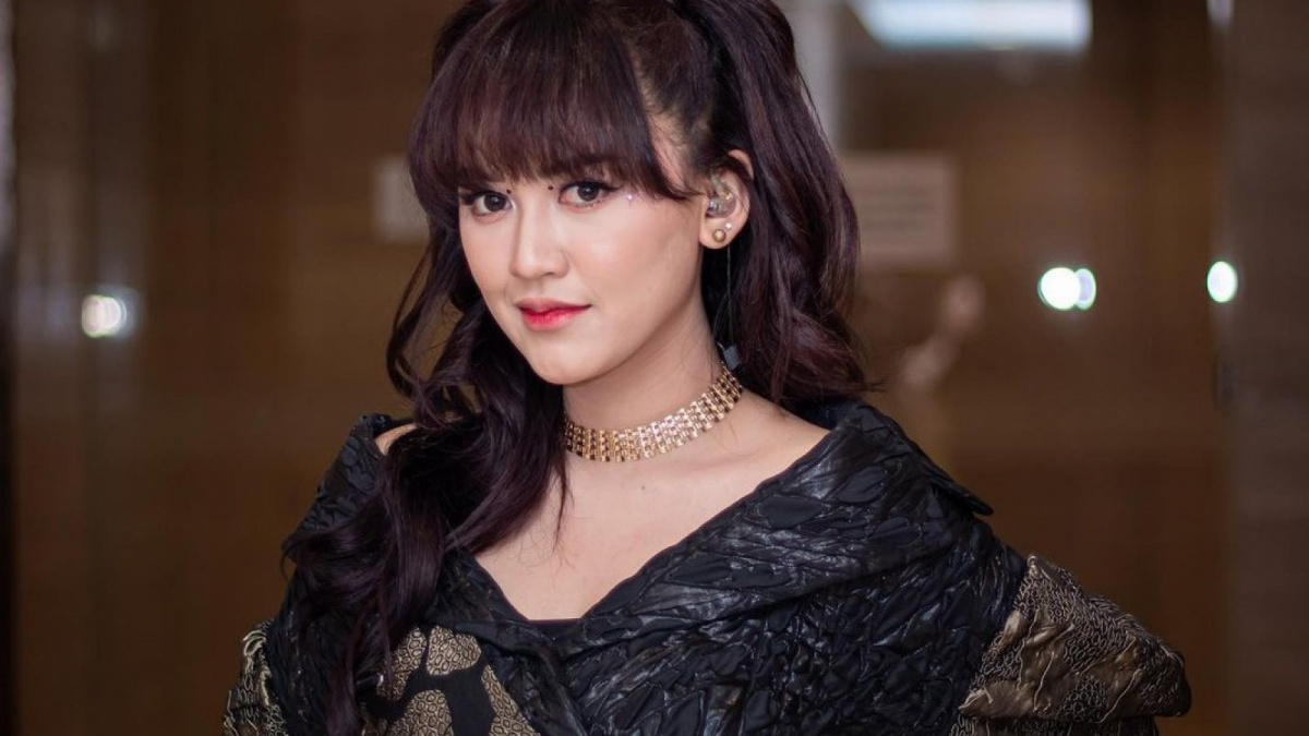 Happy Asmara [(Instagram /@happy_asmara77)]