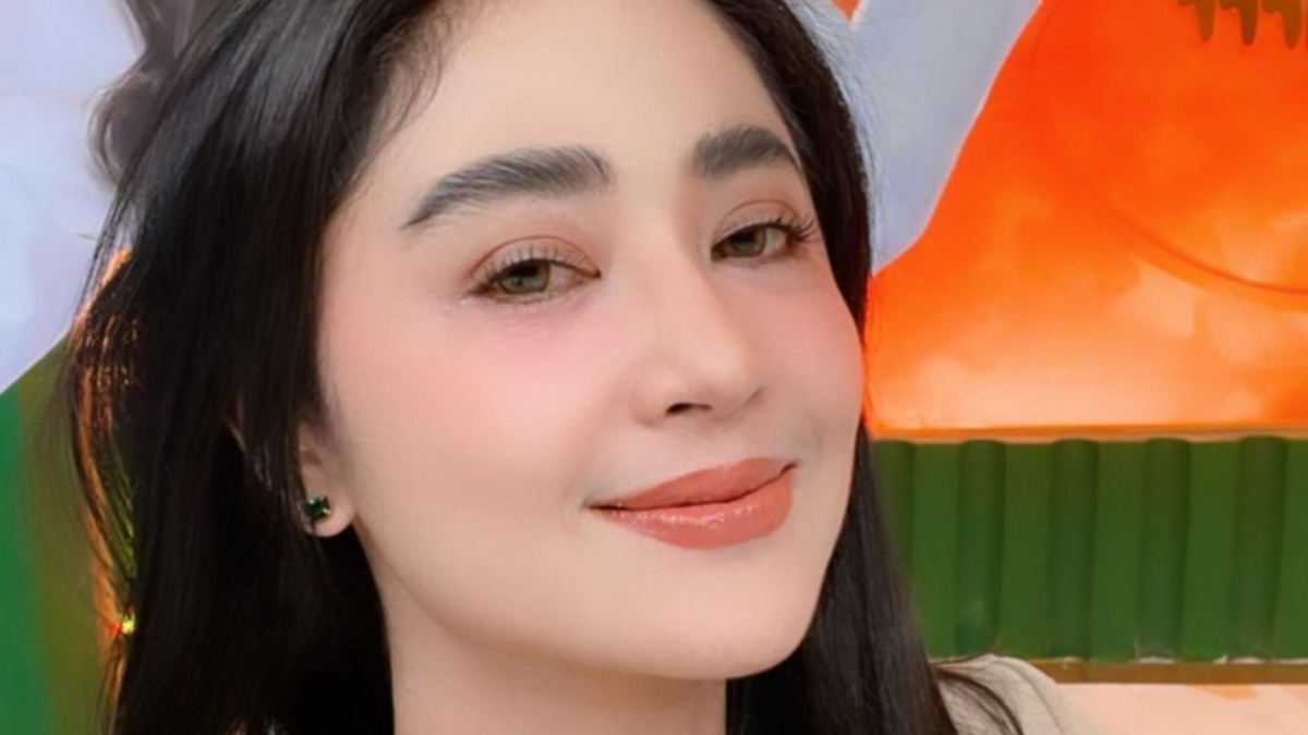 Dewi Perssik [(Instagram /@dewiperssik9)]
