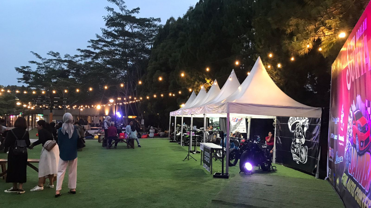 Unjuk kreatifitas di lokasi Teras Mendalo yang sedang digandrungi anak muda Jambi [Tim Selebtek]