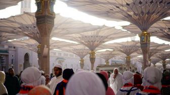 Arab Saudi Dilanda Cuaca Sangat Panas, Jamaah Asal Indonesia Alami Kaki Melepuh di Masjid Nabawi