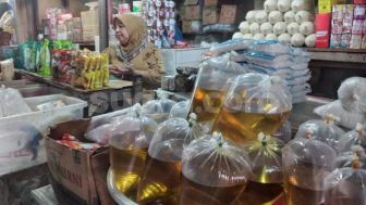 Minyak Goreng Curah Merek MinyaKita Resmi Diluncurkan Hari Ini, Harga Rp14.000/Liter