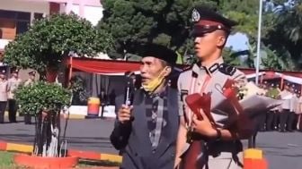 Ini Pesan Sopir Angkot pada Putranya Peraih Lulusan Terbaik Seleksi Polisi