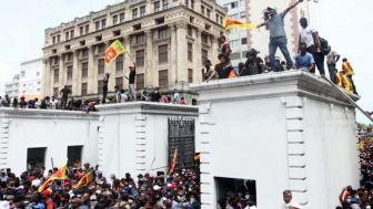 Demonstran Sri Lanka Terus Duduki Kediaman Presiden Hingga Gotabaya dan Perdana Menteri Mundur