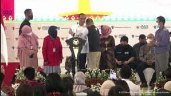 Dibuat Kaget! Pemuda Ini Berani Peluk Presiden Jokowi di Depan Paspampres