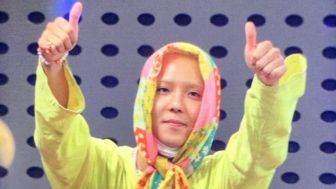 Mino WINNER Pakai Produk Elzatta Hijab