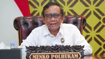 Jokowi Tunjuk Mahfud MD Menjadi Plt MenPAN RB