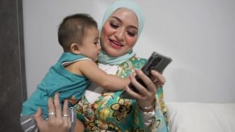 Sule Kasih Tablet Seharga 2 Juta untuk Baby Adzam, Nathaline Holscher Malah Belikan Ponsel 11 Juta