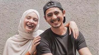 Cek Fakta: Arya Saloka Sujud Minta Maaf ke Putri Anne di Persidangan