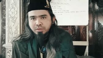 Gus Samsudin Terus Berkelit ketika Ditantang Denny Sumargo Buktikan Ilmu Kebal: Saya Itu Gak Sakti Lho!