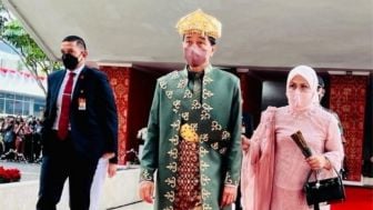 Hadir dalam Sidang Tahunan MPR RI, Jokowi Pakai Baju Adat Asal Ahok