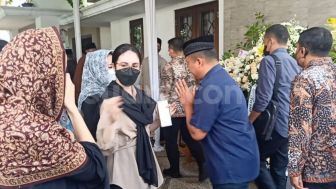 Ayah Mertua Arumi Bachsin Meninggal karena Kecelakaan, Begini Kronologinya