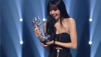 Lisa BLACKPINK Bawa Pulang Piala Best K-Pop MTV VMA 2022 Kalahkan TWICE, Stray Kids, hingga BTS