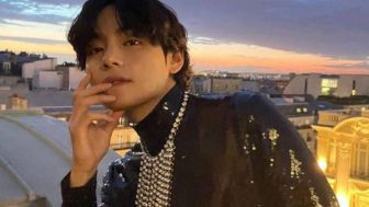 V BTS Catat Sejarah Baru Saat Tampil di Majalah VOGUE Korea