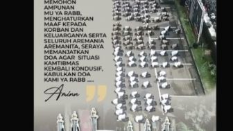 Meminta Maaf Atas Tragedi Kanjuruhan, Anggota Polres Malang Lakukan Sujud