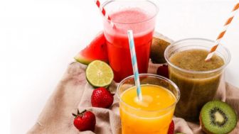 Bersihkan Racun Tubuh dengan Minuman Detox, Plus Bonus: Berat Badan Turun