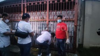Olah TKP Rumah Satu Keluarga Tewas di Kalideres, Polisi Teliti Temuan Bungkus Makanan Untuk Ungkap Kapan Terakhir Korban Makan
