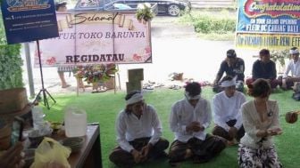 Denise Chariesta Buka Toko Bunga di Bali, Papan Ucapan Selamat dari Regi Datau Bikin Salfok, Warganet: Bikin Sendiri ya