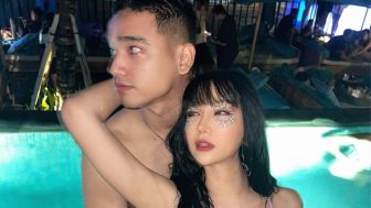 Pamer Pose Mesra di Kolam Renang, Bokong Lucinta Luna Nempel Banget ke Badan Fadly Faisal, Warganet: Mukanya Sangat Tertekan