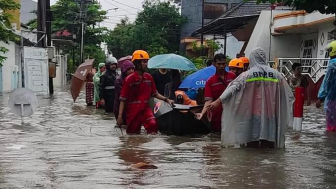 Reaksi Ganjar Saat Semarang Dikepung Banjir, Jalanan Berubah Jadi Sungai