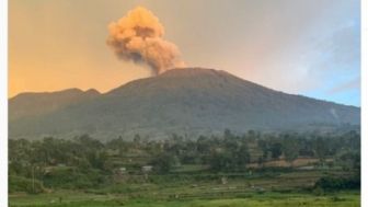 Gunung Marapi Sumatera Barat Erupsi Hampir 150 Kali Selama Kurang dari Seminggu