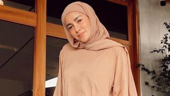 Reaksi Tak Terduga Olla Ramlan Saat Foto Dirinya Pakai Baju Seksi dan Pamer Rambut Beredar, Mau Buka Hijab?