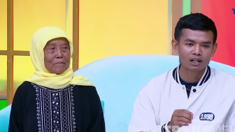 Bikin Netizen Kasihan, Ternyata Penghasilan Nenek Raimin Live Mandi Lumpur Capai Rp2 Juta Per Jam