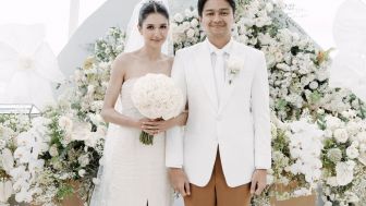 Dinikahi Deva Mahenra, Mikha Tambayong Kenakan Gaun Sang Ibunda