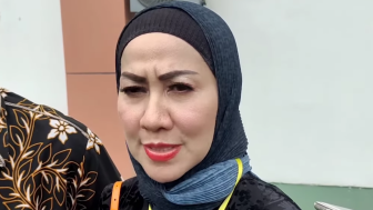 Venna Melinda Akhirnya Bertemu Ferry Irawan di Pengadilan, Bibir Ibunda Verrell Bramasta Tak Berhenti Komat-kamit