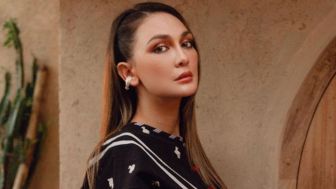 Heboh! Luna Maya Beri Pesta Kejutan ke Maxime Bouttier, Keduanya Pacaran?