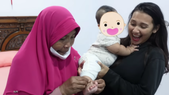 Nursyah Nyinyiri Anak Indah Permatasari yang Dapat Gelang Emas dari Ibu Arie Kriting: Sekalian Belikan Helikopter