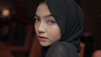 Oklin yang Viral karena Konten Makan Es Krim Ungkap Alasan Pakai Hijab Meski Berpakaian Ketat