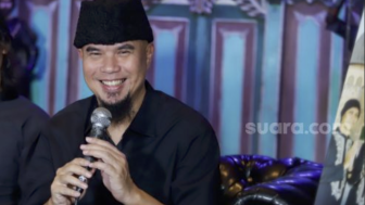 Ikuti Sunnah Rasulullah, Ini yang Dilakukan Ahmad Dhani di Atas Panggung