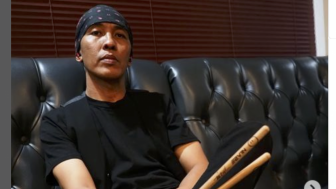 Jadi Badut Usai Dipecat dari Band, Begini Kisah Ervin Drummer Cokelat