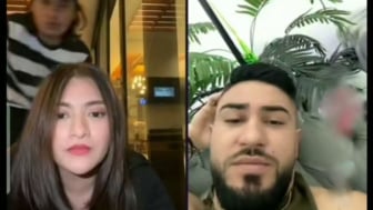 Nathalie Holscher Disapa Bule Ganteng Saat Live, Yogi Ilham Cemburu: Kamu Jangan Lagak Sama Cewek Gue Ya!