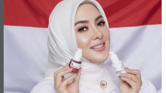 Syahrini Dirujak Warganet Gegara Nekat Mandi Pakai Air Zam Zam: Emang Nggak Ada Adab!