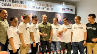 Mantan Panglima TNI Andika Perkasa dan Aktivis 98 Nobar Film 'Rencana Besar'