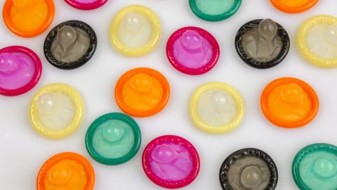 Kondom Aneka Rasa Bisa Tingkatkan Gairah Seks? Ini Kata Dokter Boyke