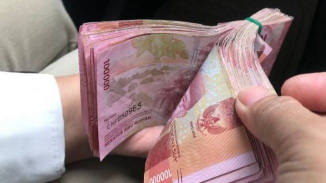 Kepala Desa Ini Tuai Pujian Karena Pinjamkan Uang Kepada Warga Tanpa Bunga